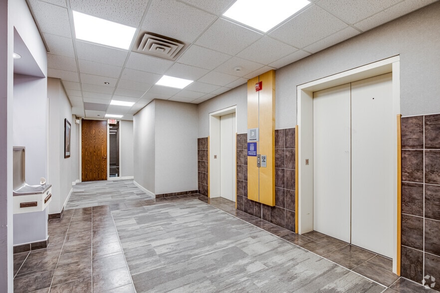 More Photos Of 7300 147th St W, Apple Valley Office For Lease