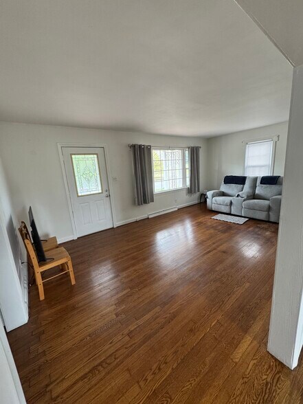 More Photos Of 1932 Spring Hill Rd, Staunton Flex For Sale