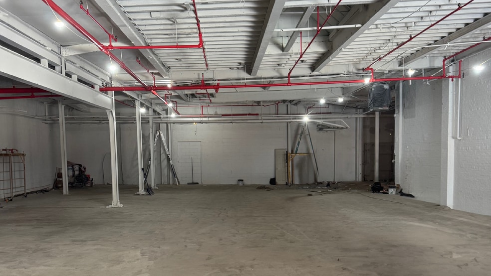 More Photos Of 276 Greenpoint Ave, Brooklyn Manufacturing For Lease