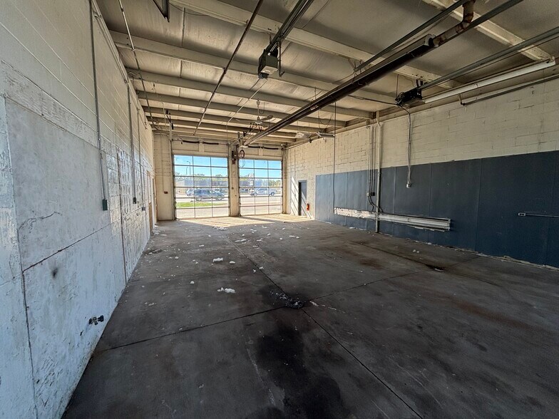 More Photos Of 3526 S Main St, Elkhart Storefront Retail Office For Lease