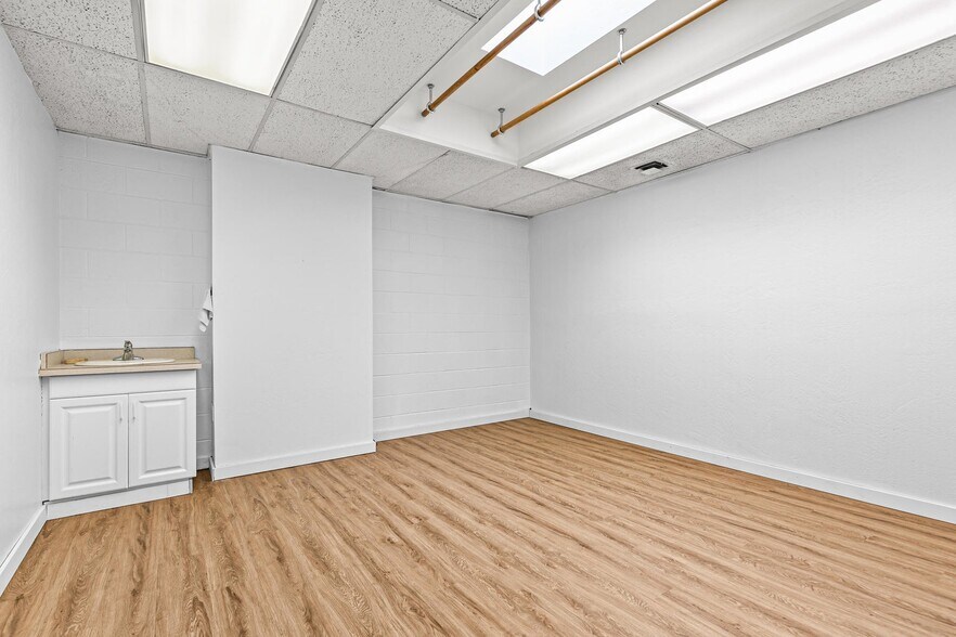 More Photos Of 116 Lithia Way, Ashland General Retail For Sale