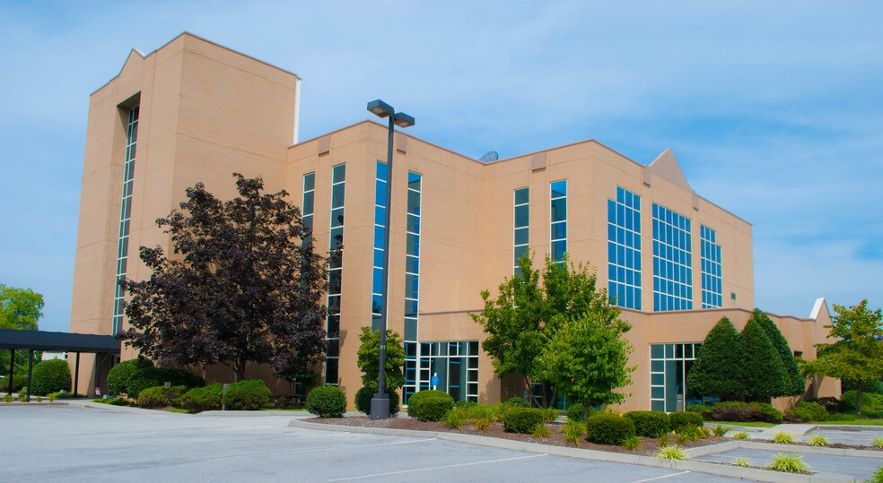 More Photos Of 105 W Park Dr, Kingsport Medical For Lease