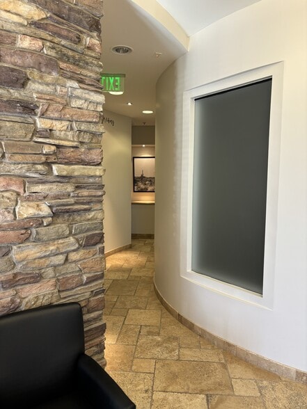 More Photos Of 20325 N 51st Ave, Glendale Office For Sale