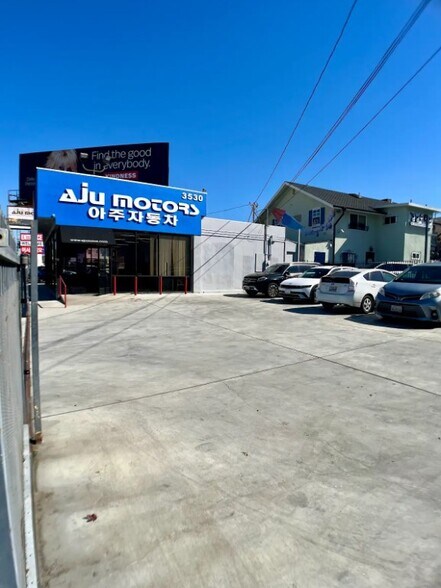 More Photos Of 3530 W Olympic Blvd, Los Angeles Storefront Retail Office For Lease