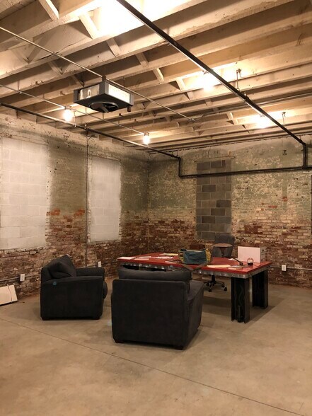 More Photos Of 333 W Union St, Allentown Flex For Lease
