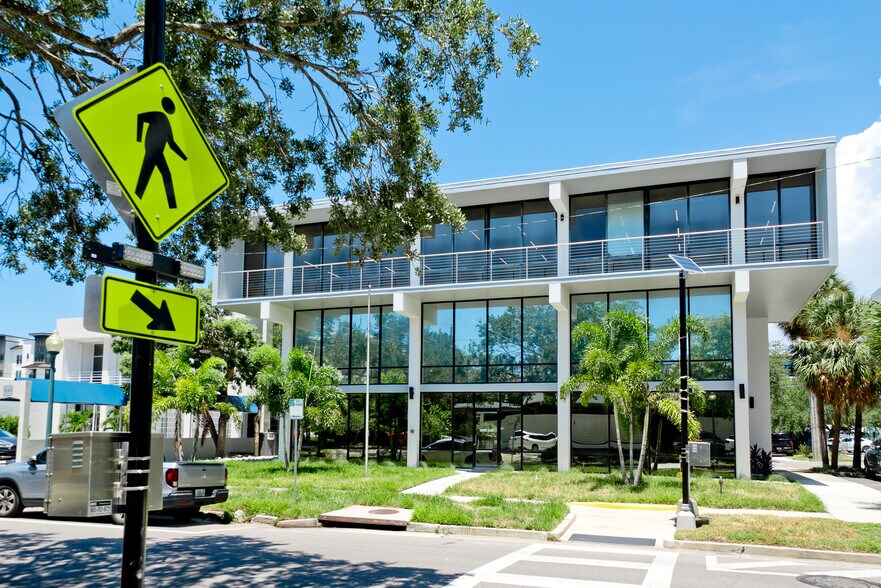 More Photos Of 1551 2nd St, Sarasota Office For Lease