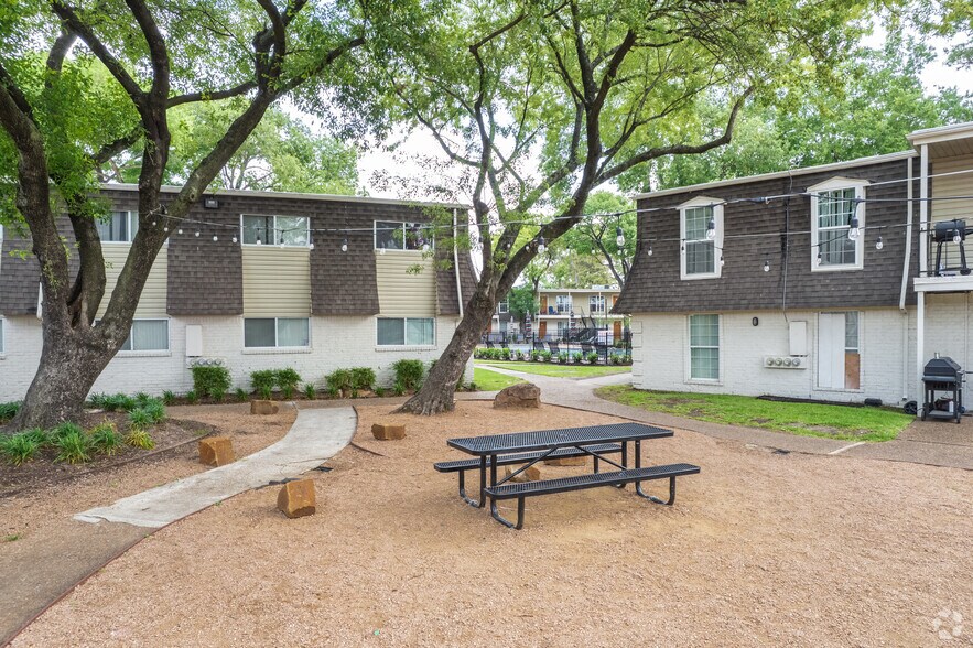 More Photos Of 333 Uvalde Rd, Houston Apartments For Sale
