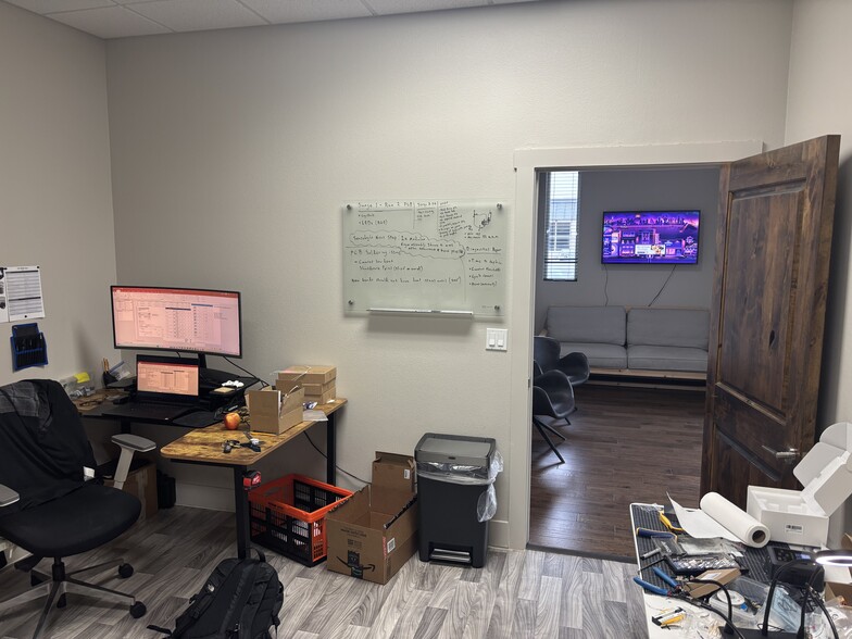 More Photos Of 4722 College Park, San Antonio Light Distribution For Sale