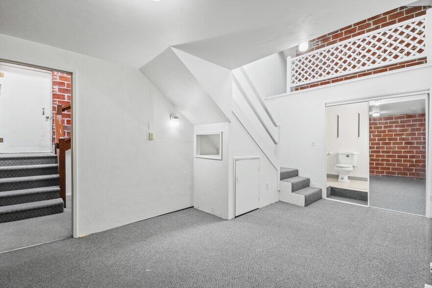 More Photos Of 7320-7326 SE Milwaukie Ave, Portland Apartments For Lease