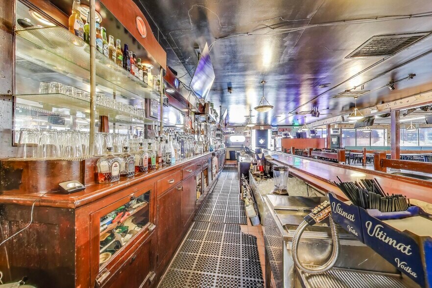 More Photos Of 1715 W Roosevelt Rd, Broadview General Retail For Lease