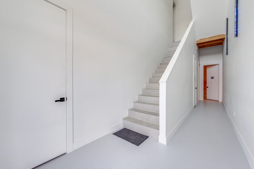 More Photos Of 4755-4763 Algiers St, Dallas Loft Creative Space For Sale