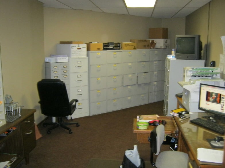 More Photos Of 922 Oak St, Kansas City Office For Sale