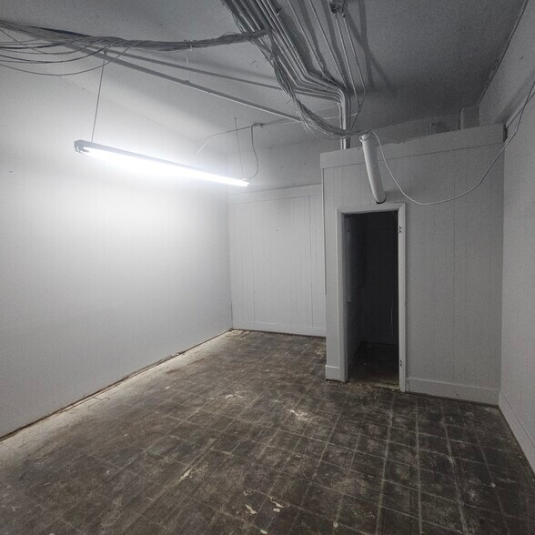 More Photos Of 3420 NW 7th St, Miami Light Distribution For Lease