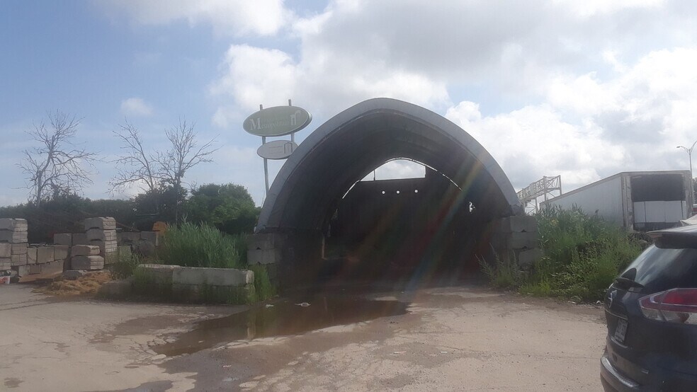 More Photos Of 4025-4025 Boul Leman, Laval Warehouse For Sale