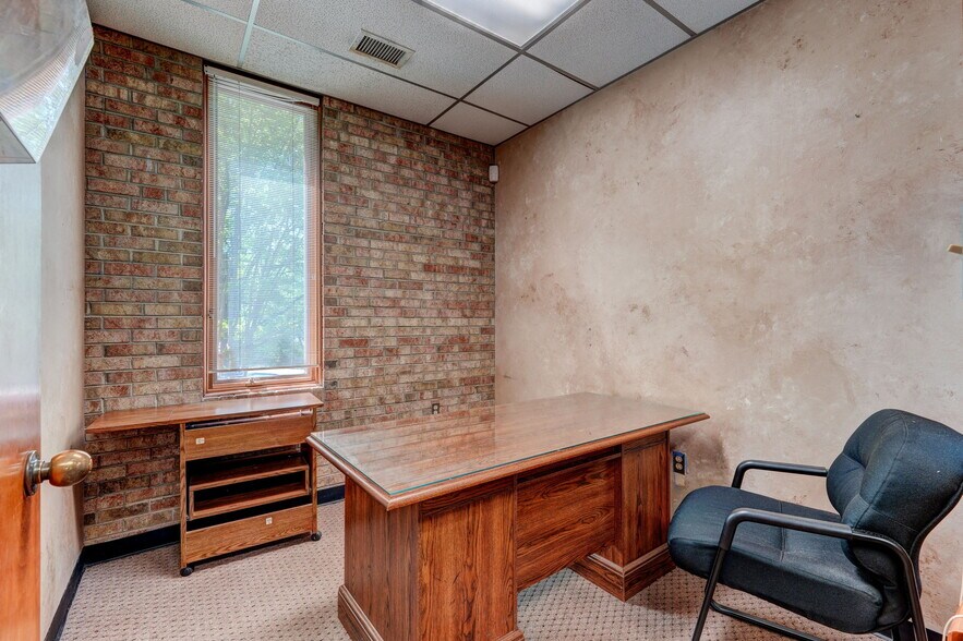 More Photos Of 3311 Burlington Rd, Greensboro Office For Sale