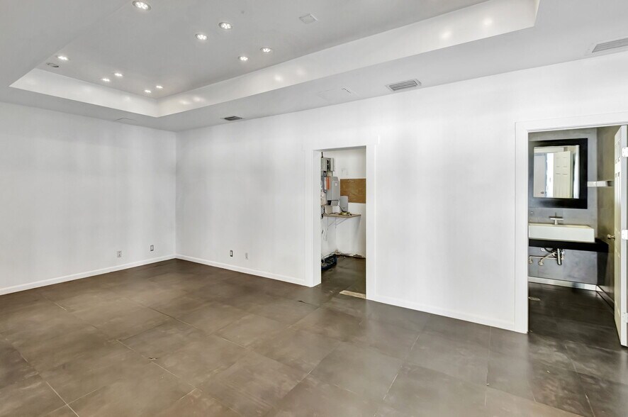 More Photos Of 925 W Broward Blvd, Fort Lauderdale Auto Dealership For Sale