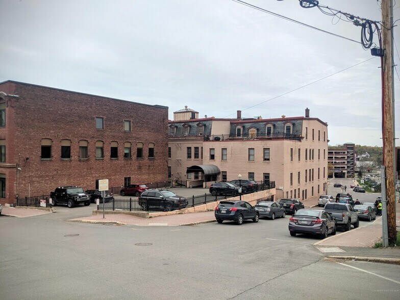 More Photos Of 105 Main St, Bangor Apartments For Lease