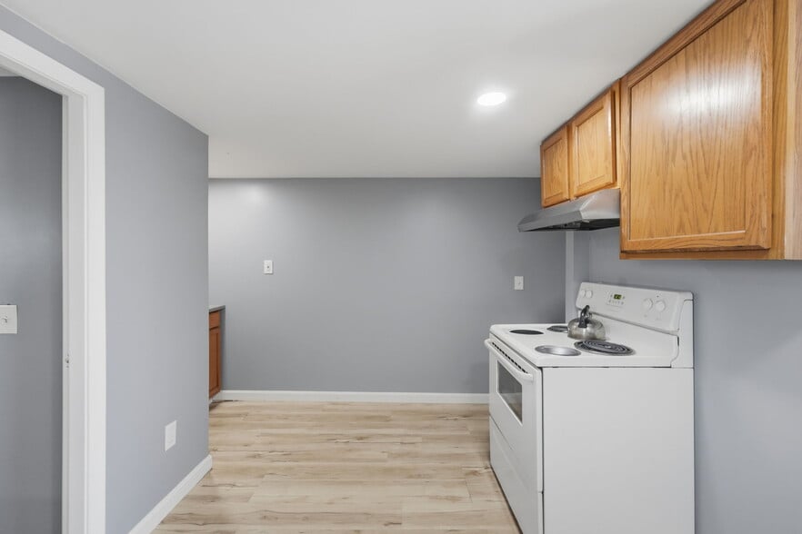 More Photos Of 415 Anthony St, Fall River Flex For Sale