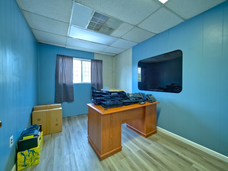 More Photos Of 1451 E Jefferson St, Brooksville Flex For Lease