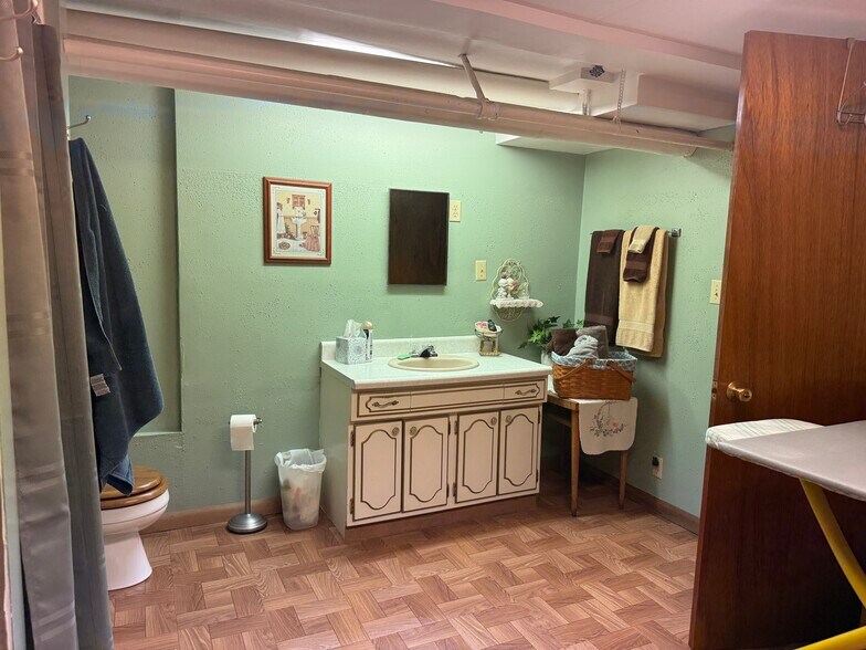 More Photos Of 218 Commercial Ave, Wallace Hotel For Sale