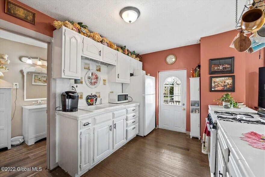 More Photos Of 67 Bridge St, Amsterdam Restaurant For Sale