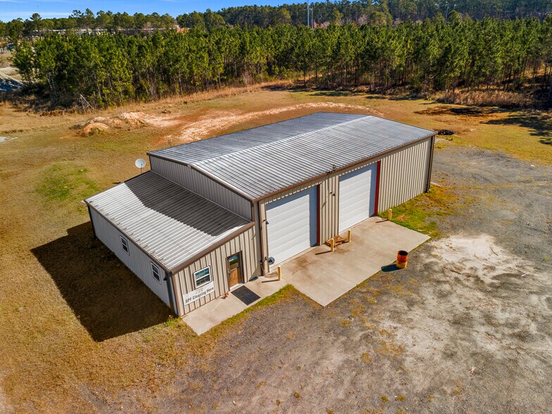 More Photos Of 3464 Albany Ave, Waycross Service For Sale