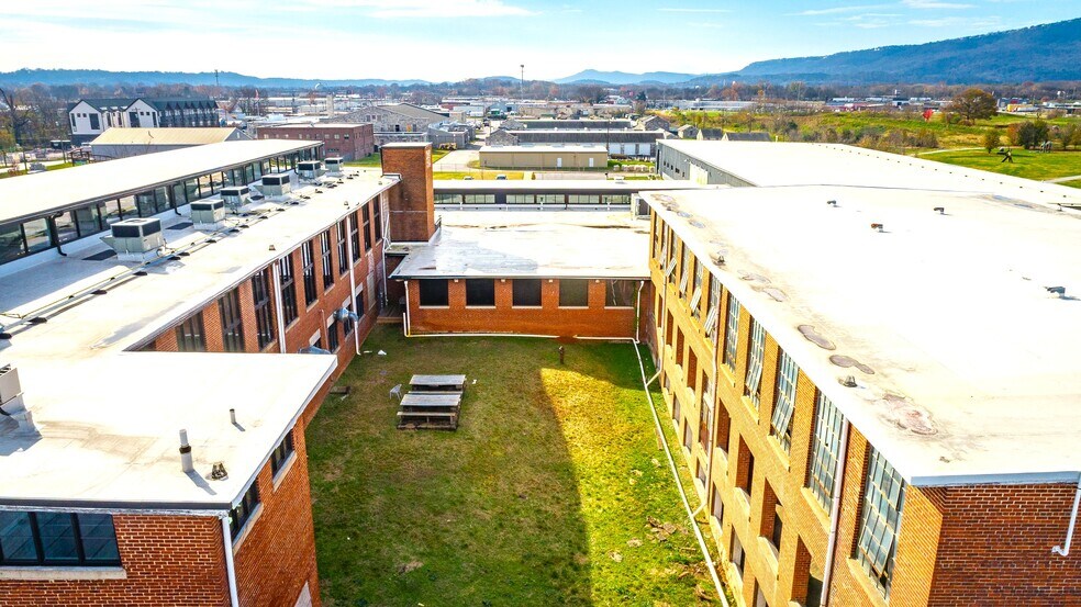 More Photos Of 1601 S Holtzclaw Ave, Chattanooga Office For Sale