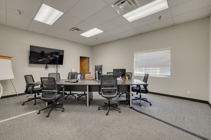 More Photos Of 4545 W Hillsborough Ave, Tampa Warehouse For Sale