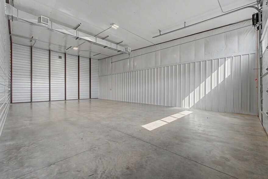 More Photos Of 25 Riverbluff Road, Ozark Self Storage For Lease