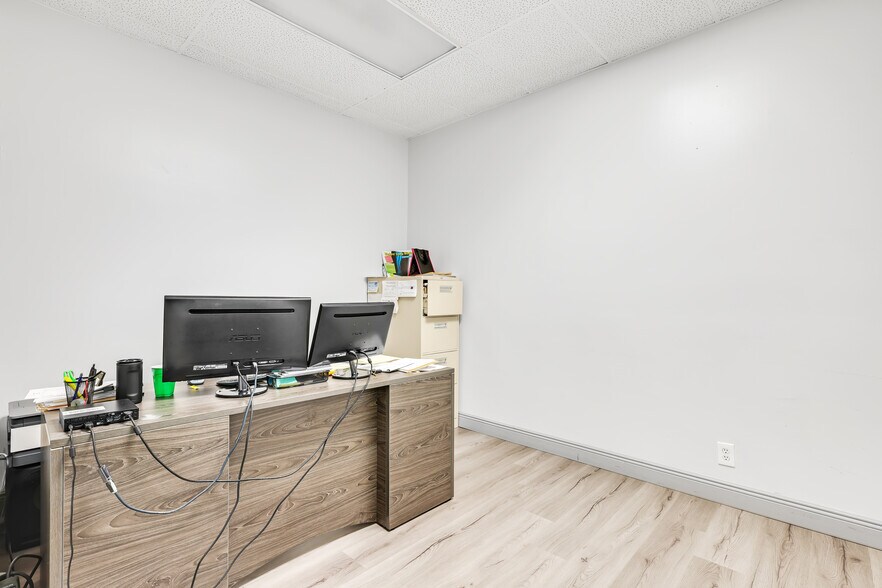 More Photos Of 3650 Coral Ridge Dr, Coral Springs Light Manufacturing For Sale