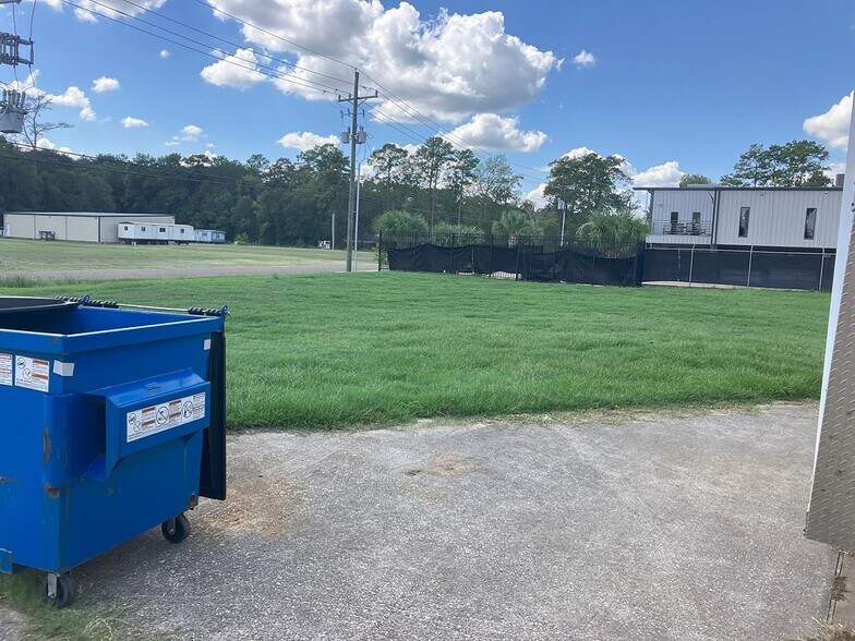 More Photos Of 24862 Loop 494, Porter Auto Repair For Sale