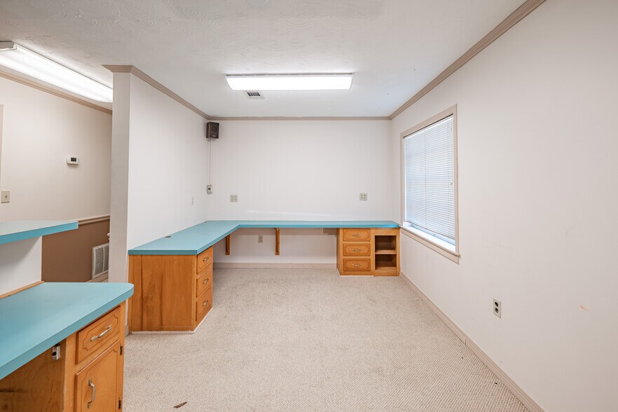 More Photos Of 5603 Stewart St, Milton Office For Sale