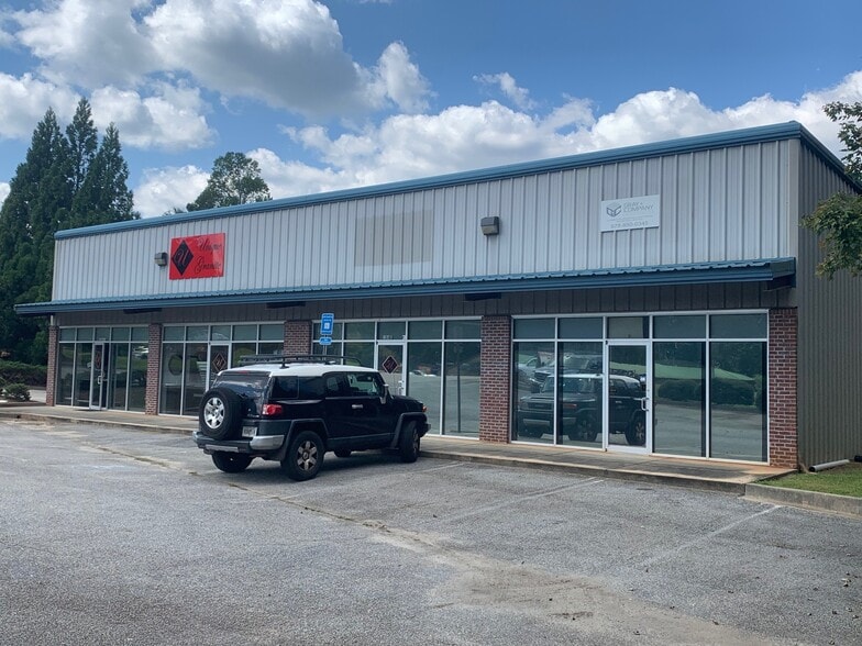 More Photos Of 1064 GA-16, Newnan Showroom For Sale