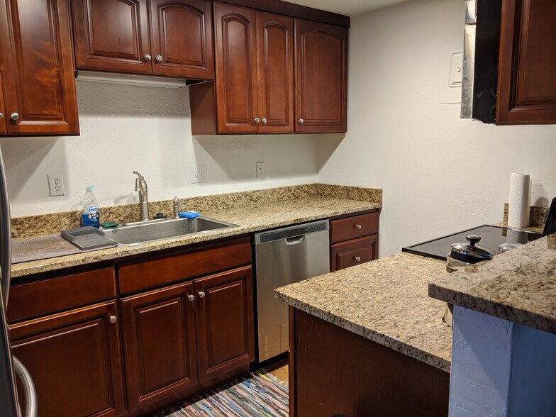 More Photos Of 110 NW 39th St, Seattle Apartments For Sale