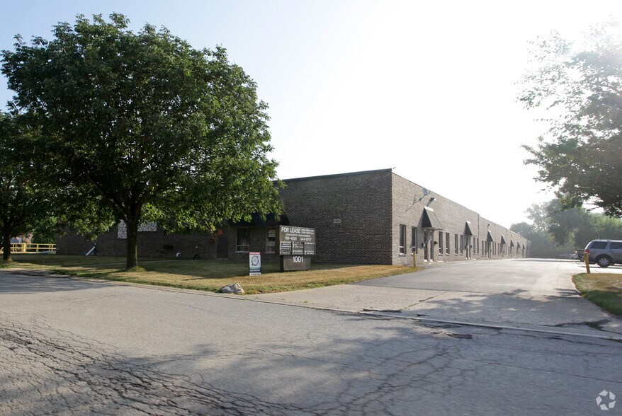 More Photos Of 1001 W Republic Dr, Addison Warehouse For Lease