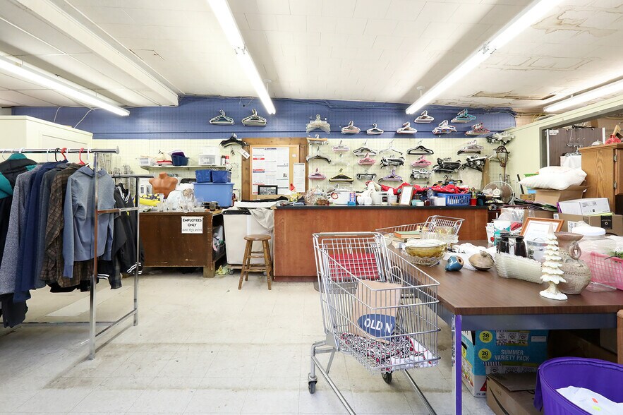 More Photos Of 106 N Wilson Ave, Jefferson Storefront For Sale