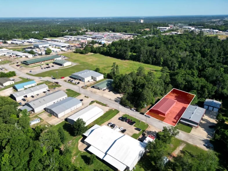 More Photos Of 10230 Robinson Dr, Tyler Warehouse For Lease