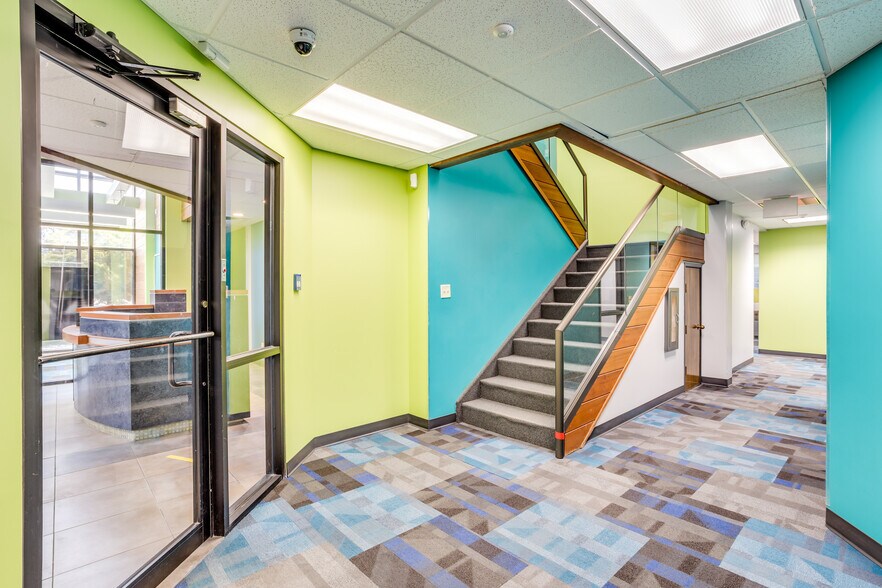 More Photos Of 500 W 1st Ave, Hutchinson Office For Sale