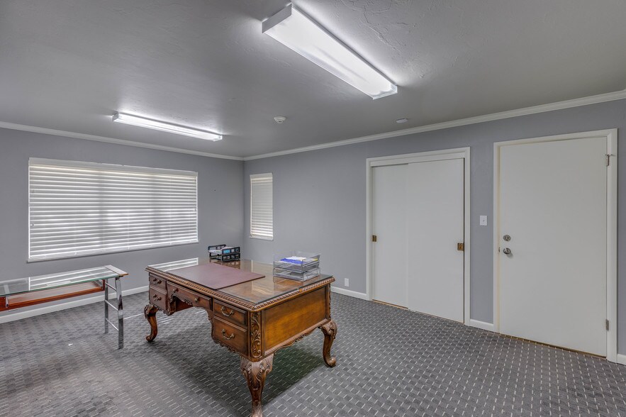 More Photos Of 1035 S Berry Rd, Norman Office For Sale