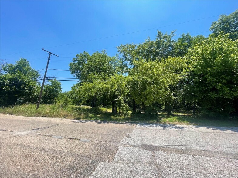 More Photos Of 910 N Houston Ave, Denison Land For Lease