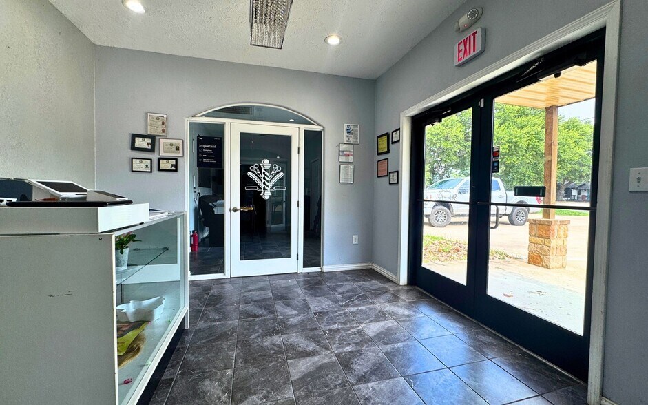 More Photos Of 1707 State Highway 21 W, Caldwell Office For Sale