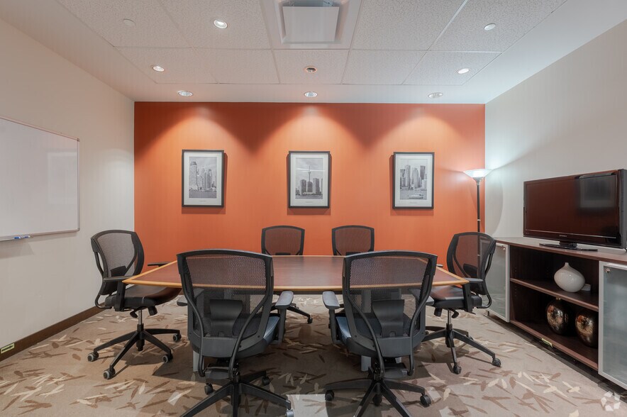 More Photos Of 100 King St W, Toronto Coworking Space