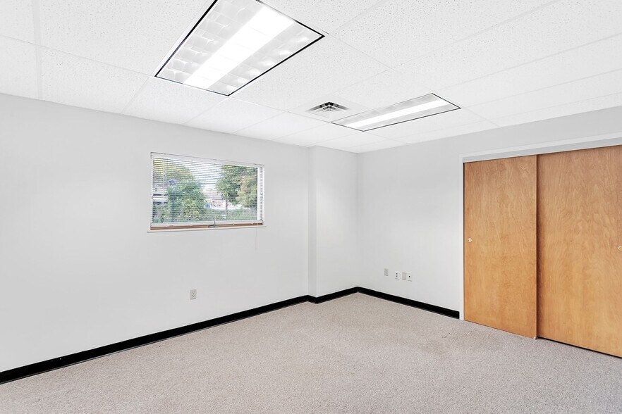 More Photos Of 6 Four Coins Dr, Canonsburg Light Distribution For Lease