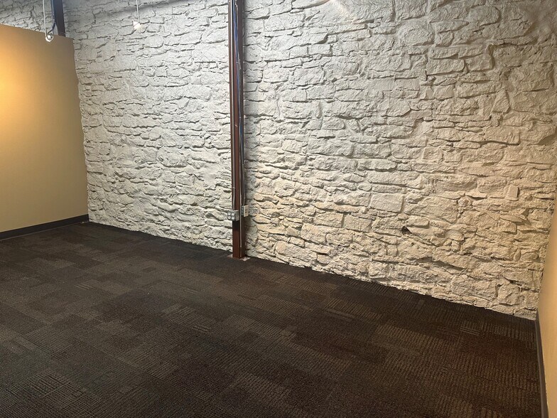 More Photos Of 102 E Main Ave, Round Rock Storefront Retail Office For Sale