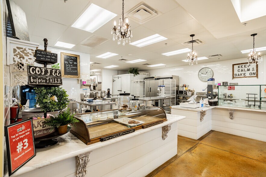 More Photos Of 670 S Green Valley Pky, Henderson Storefront Retail Office For Sale