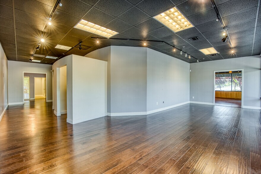 More Photos Of 7075 N West Ave, Fresno Freestanding For Lease