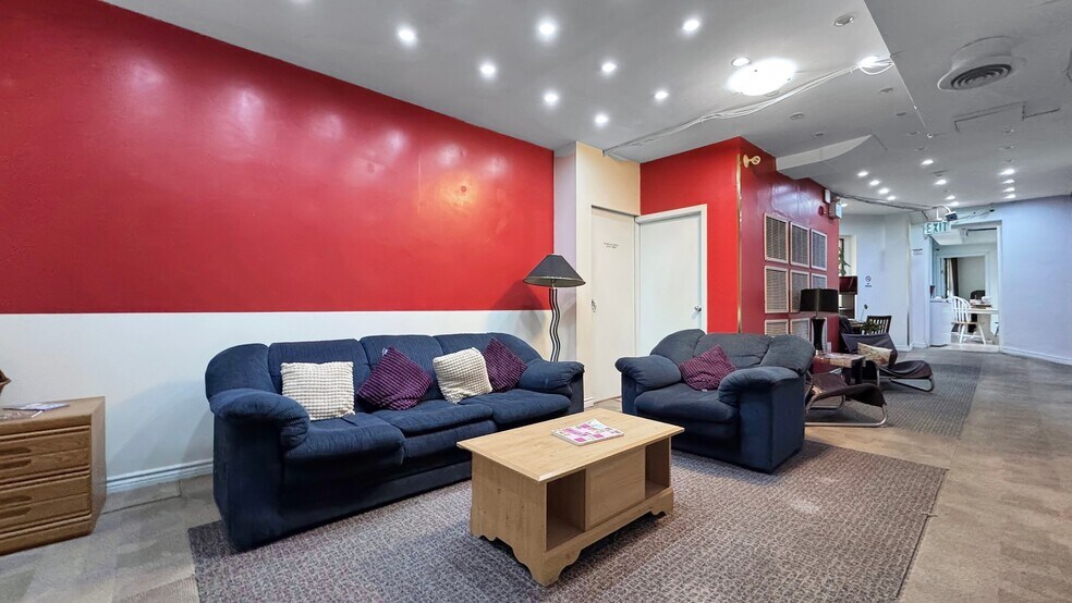 More Photos Of 137 Jarvis St, Toronto Hotel For Sale