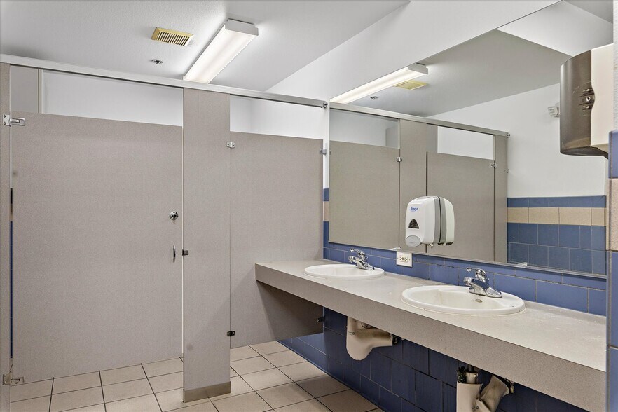 More Photos Of 21021 66th Ave W, Lynnwood Manufacturing For Sale