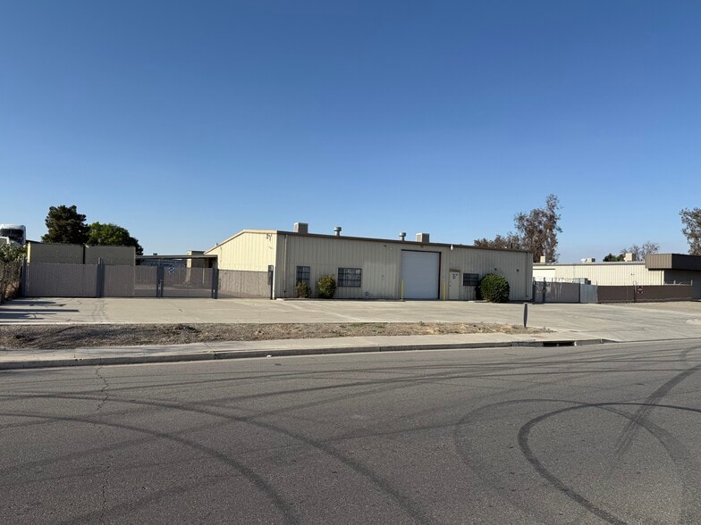 Primary Photo Of 300 Watts Dr, Bakersfield Warehouse For Sale