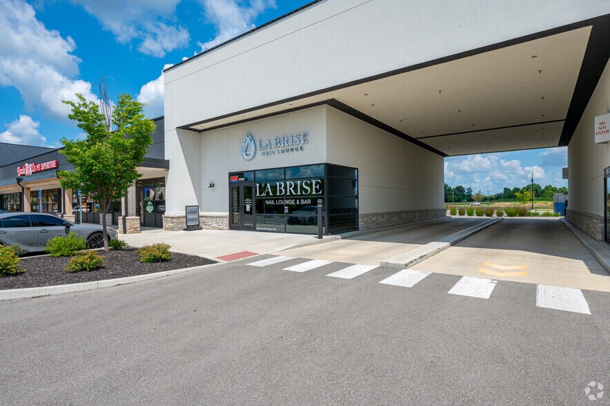More Photos Of 3091 S US 421, Zionsville Storefront For Sale